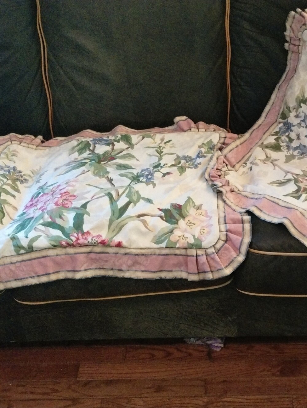 Floral Ruffled Pillow Shams in Pink, Green, Cream - Jane Wilner Set of 2 VG